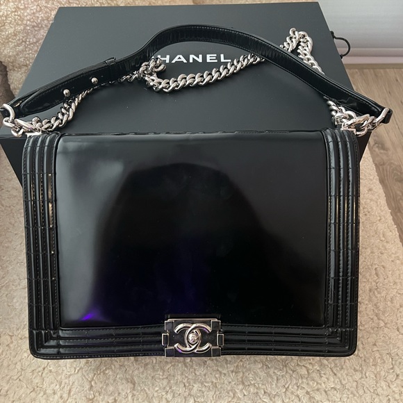 AUTHENTIC CHANEL BAG - Picture 5 of 12